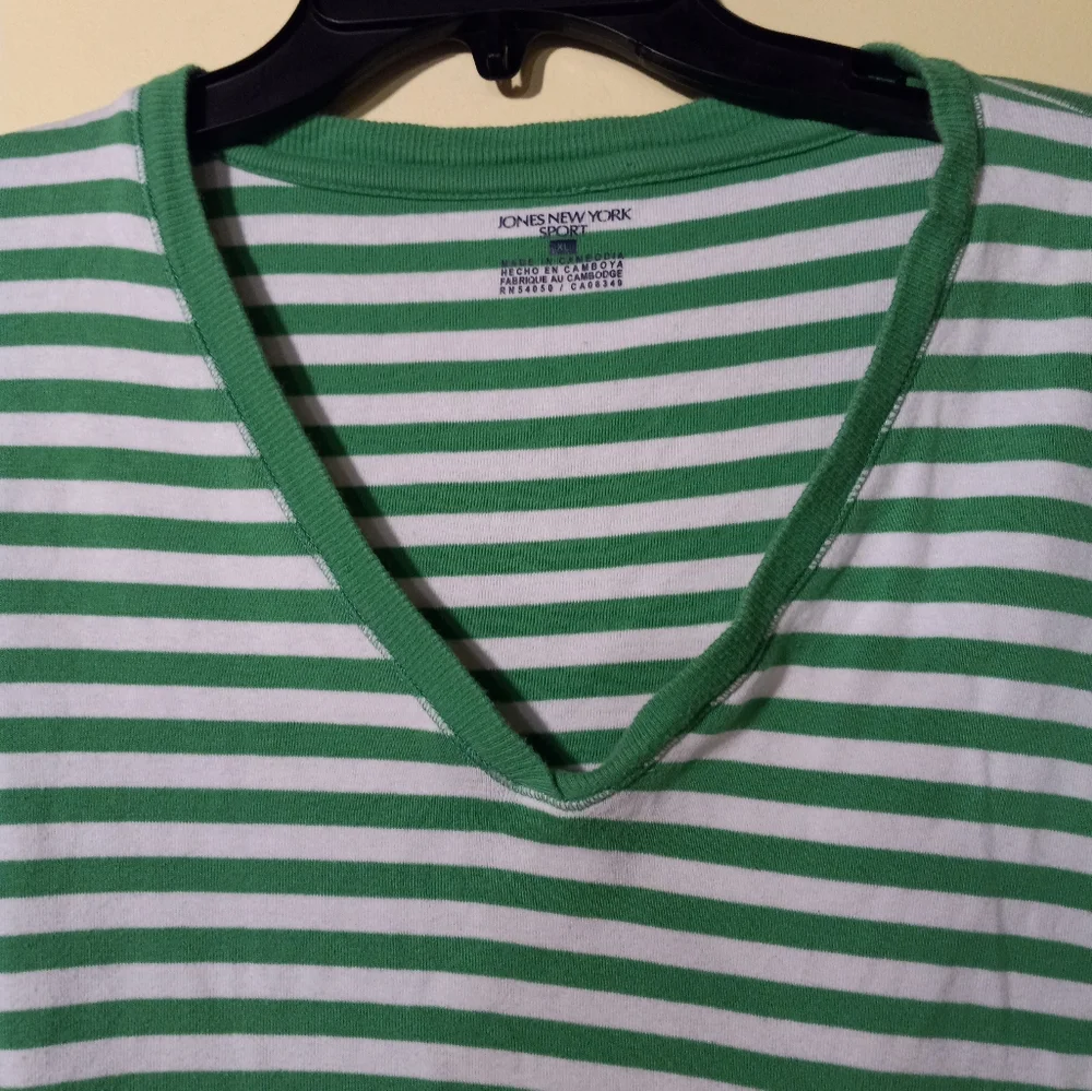 Women's Jones NY V Neck Striped Top. - Picture 2 of 3